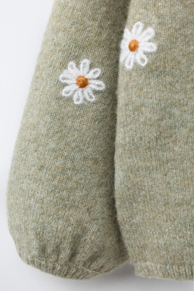 GILET EN MAILLE MARGUERITES BRODÉES