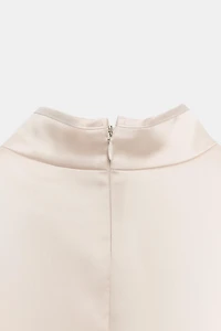 ROBE COURTE SATINÉE FENDUE