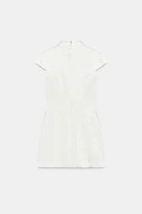 ROBE COURTE SATINÉE À BRANDEBOURGS