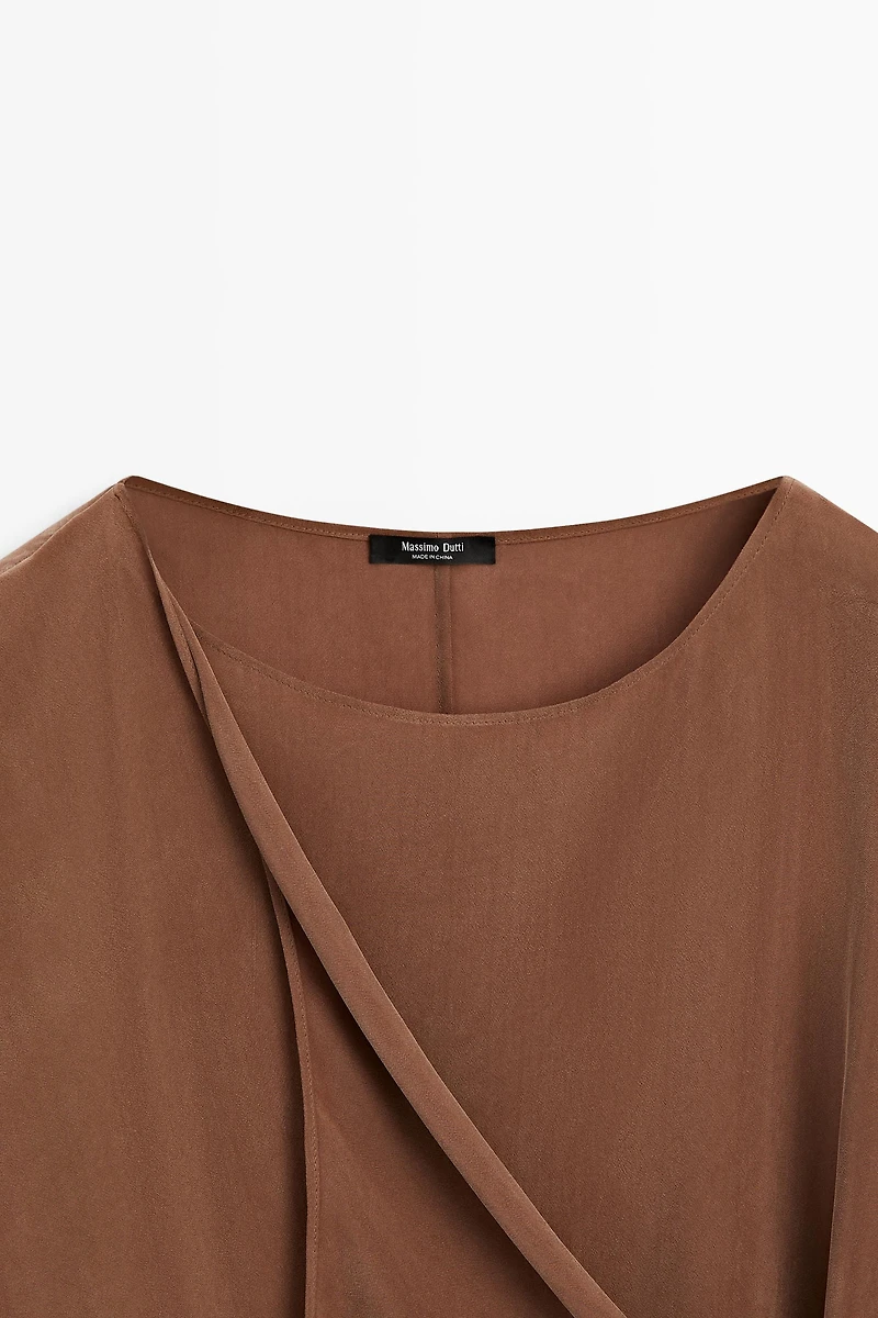 Flowing kimono with tie detail
