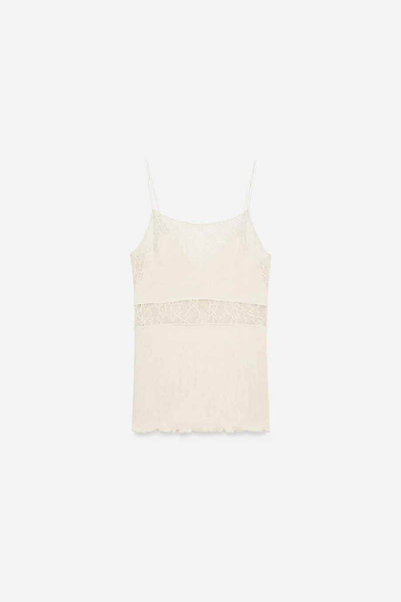SEAMLESS LACE TOP