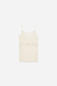 SEAMLESS LACE TOP