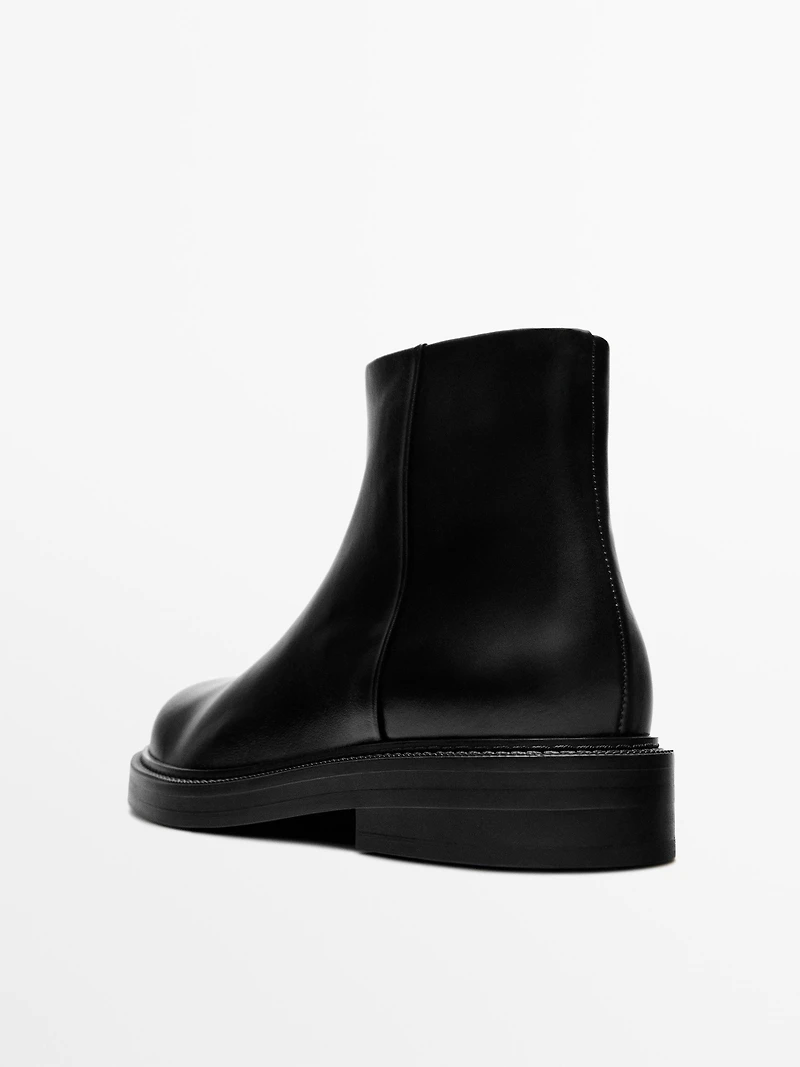 Leather ankle boots with suede lining