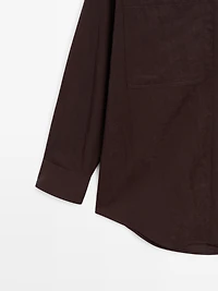 V-neck shirt with pockets