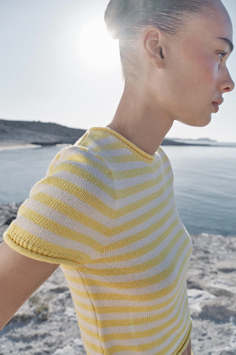 STRIPED KNIT CROP TOP