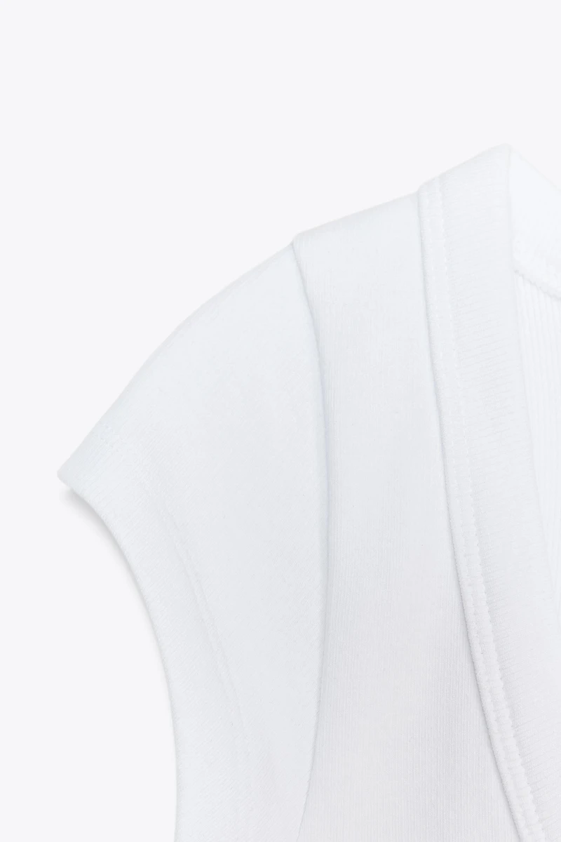SCOOP NECK TOP