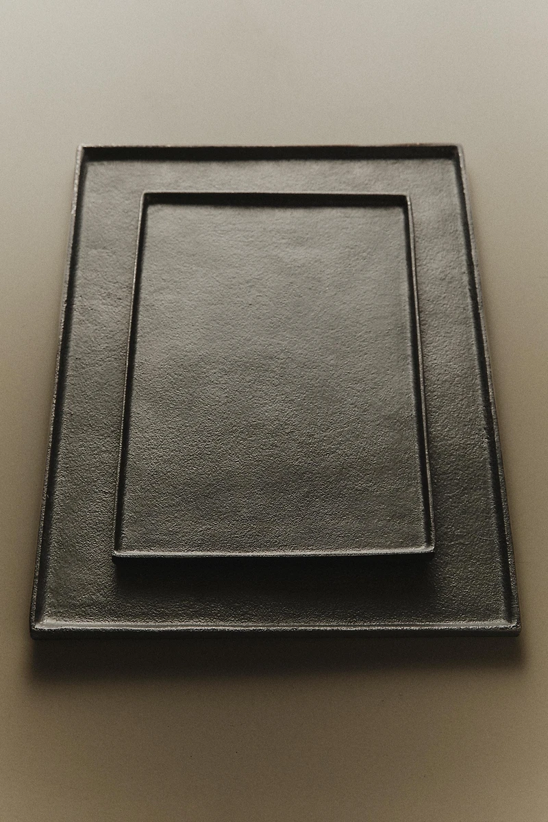 DECORATIVE METAL TRAY