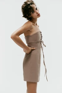 ROBE COURTE BUSTIER À BRIDES