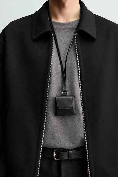 LEATHER HEADPHONE HOLDER WITH PENDANT