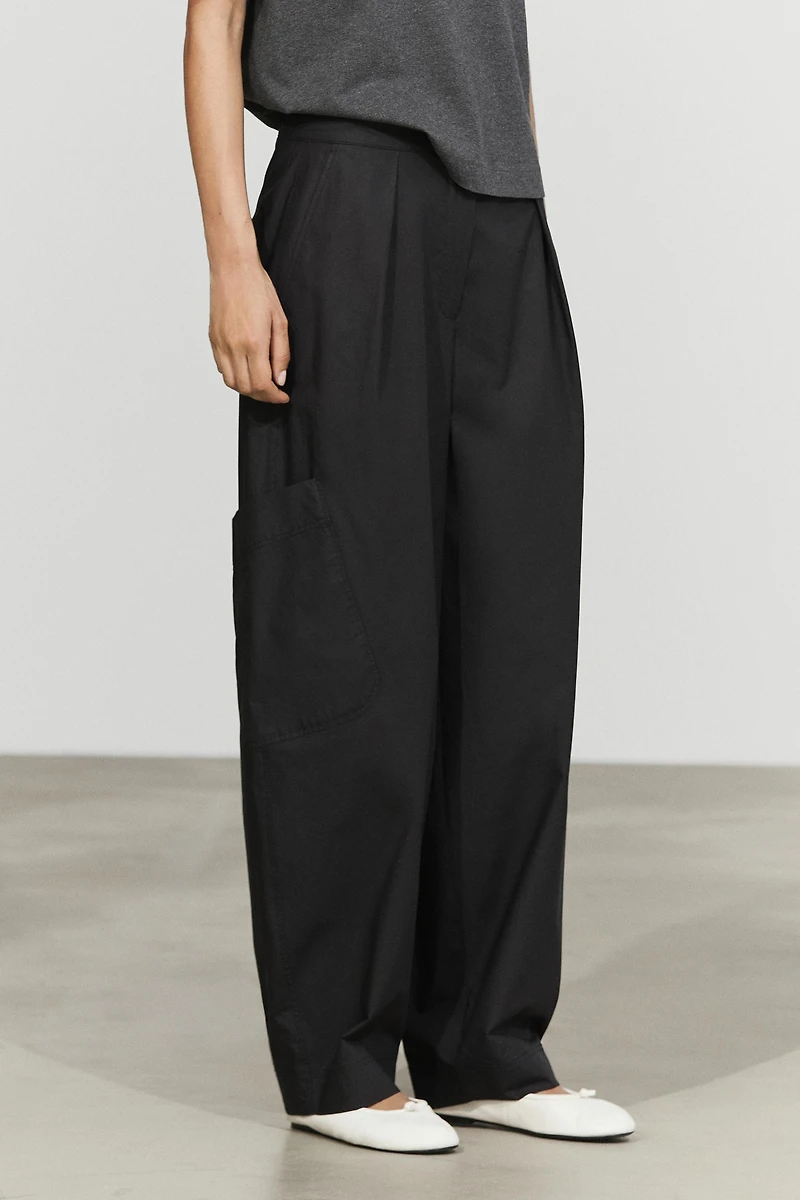 Barrel fit cargo pants