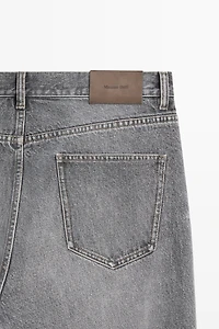 Straight-leg jeans