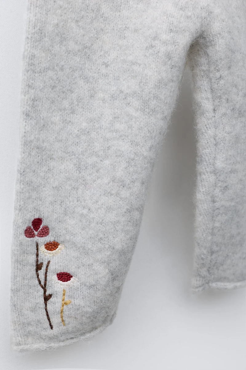 EMBROIDERED FLORAL KNIT PANTS