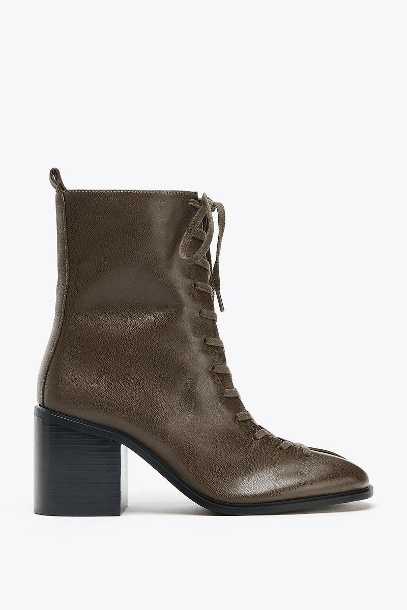 LACED LEATHER ANKLE BOOTS