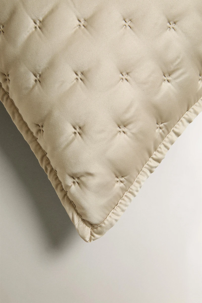 PLAIN SATEEN PILLOW SHAM FOR QUILT WITH KNOTS