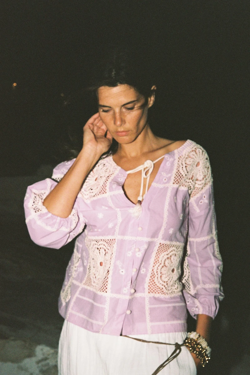 CHEMISE EN MATIÈRES VARIÉES CROCHET