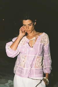 CHEMISE EN MATIÈRES VARIÉES CROCHET
