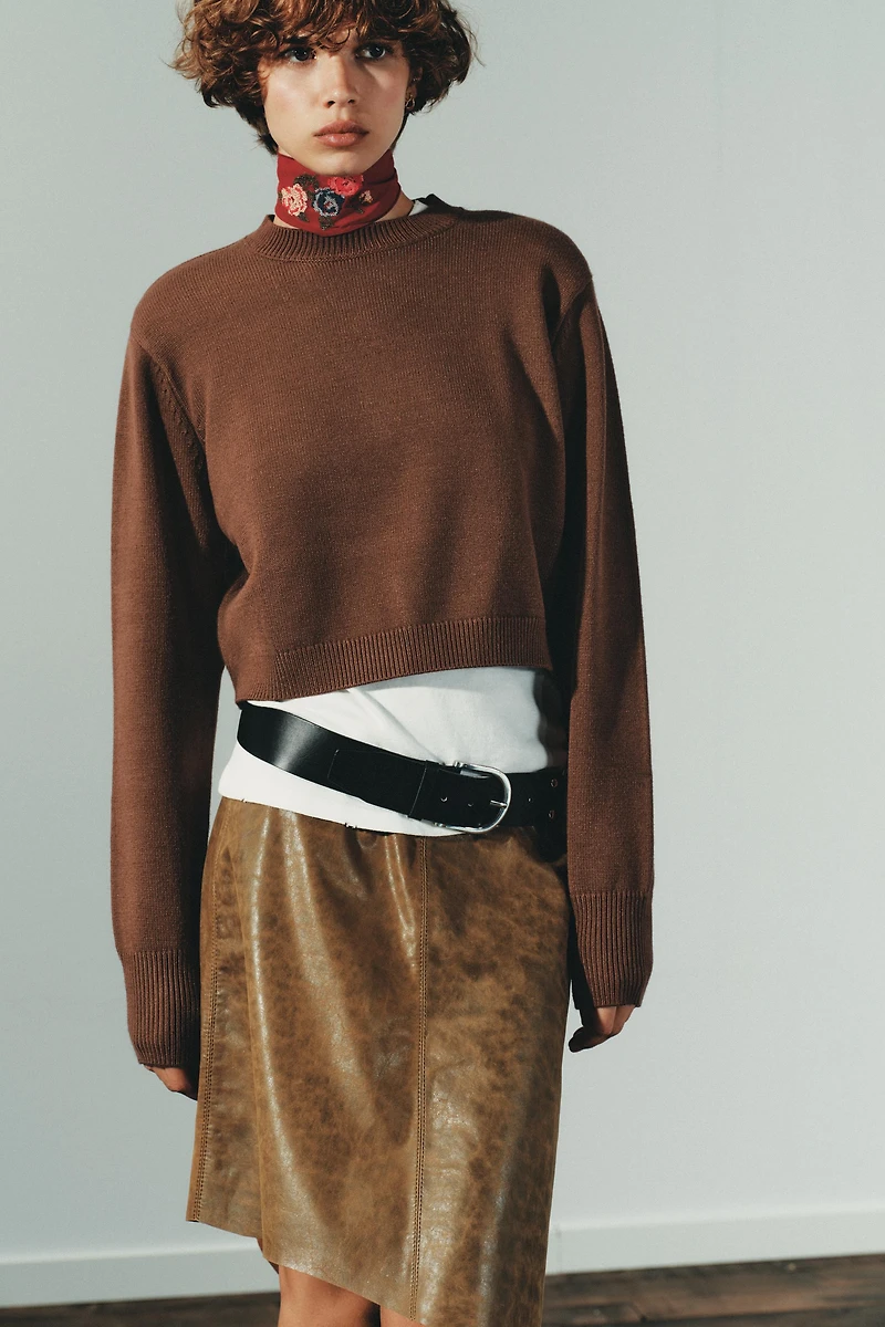 SHOULDER PAD CROPPED KNIT SWEATER