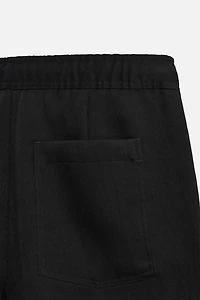 PLEATED FLOWY SHORTS