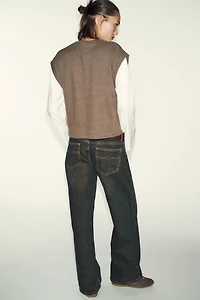 T-SHIRT COMBINÉ AVEC CHALECO