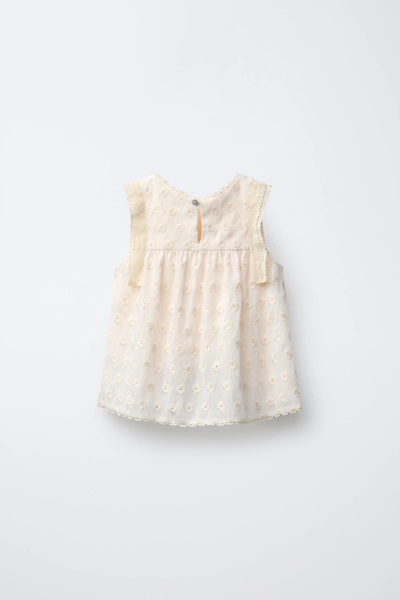 EMBROIDERED LACE TOP
