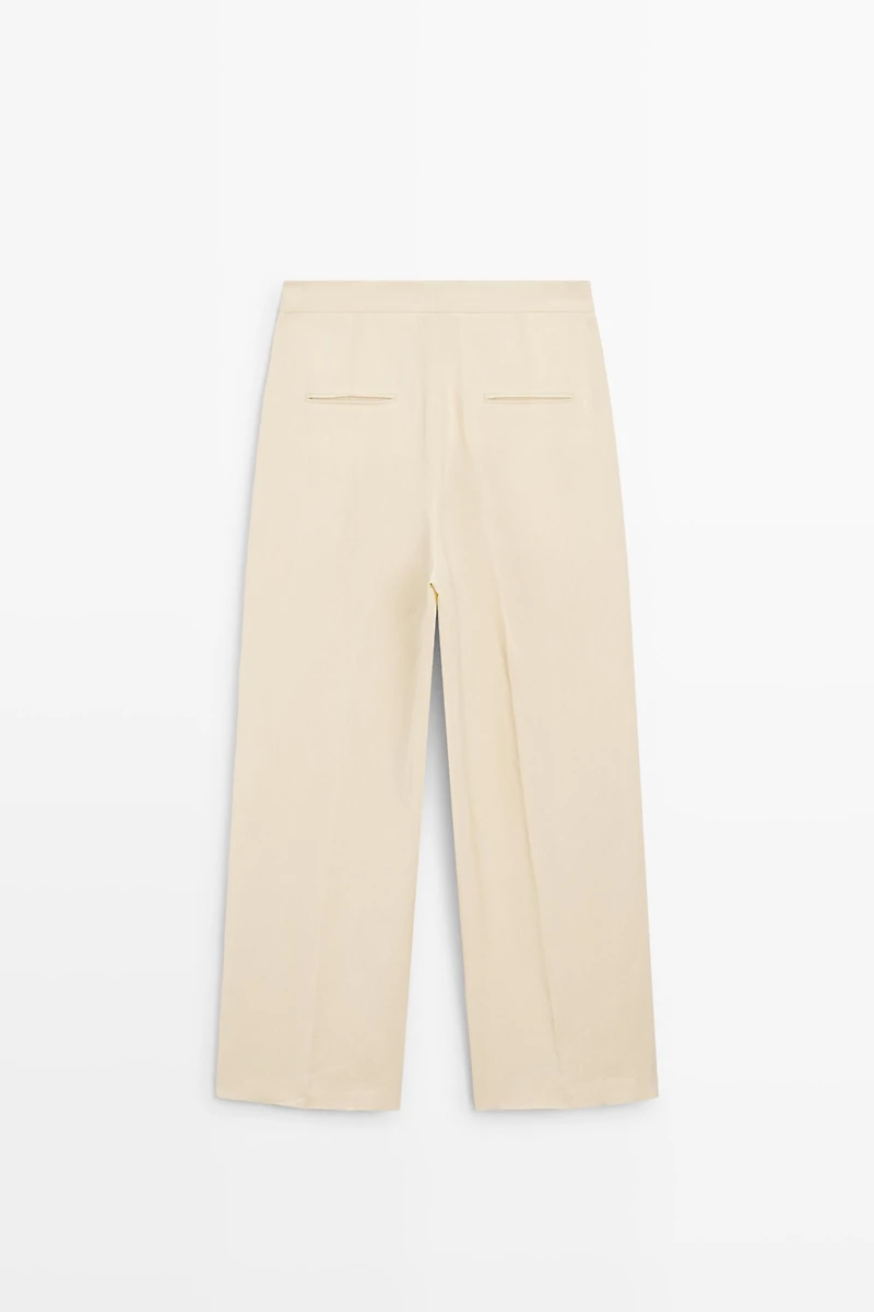 Flowing trousers with pleats