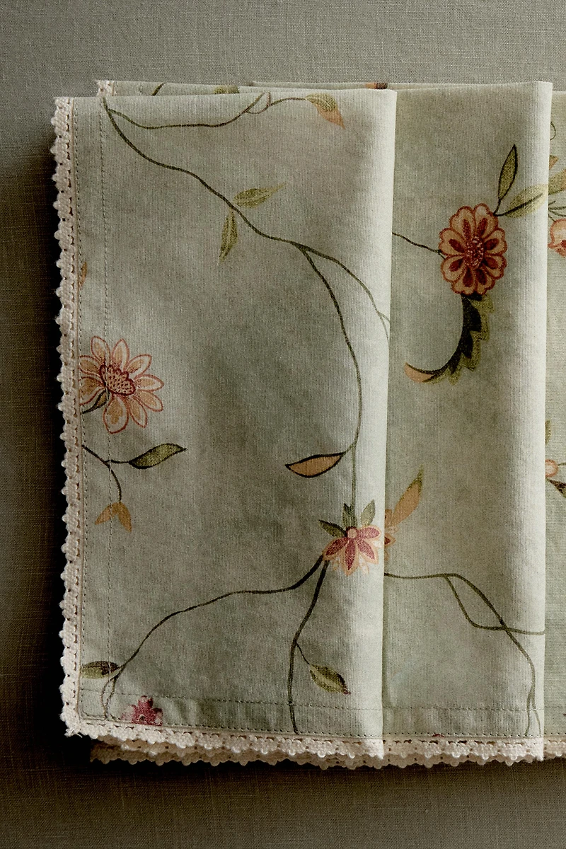 PACK OF FLORAL PRINT AND LACE TRIM NAPKINS (PACK OF 2)