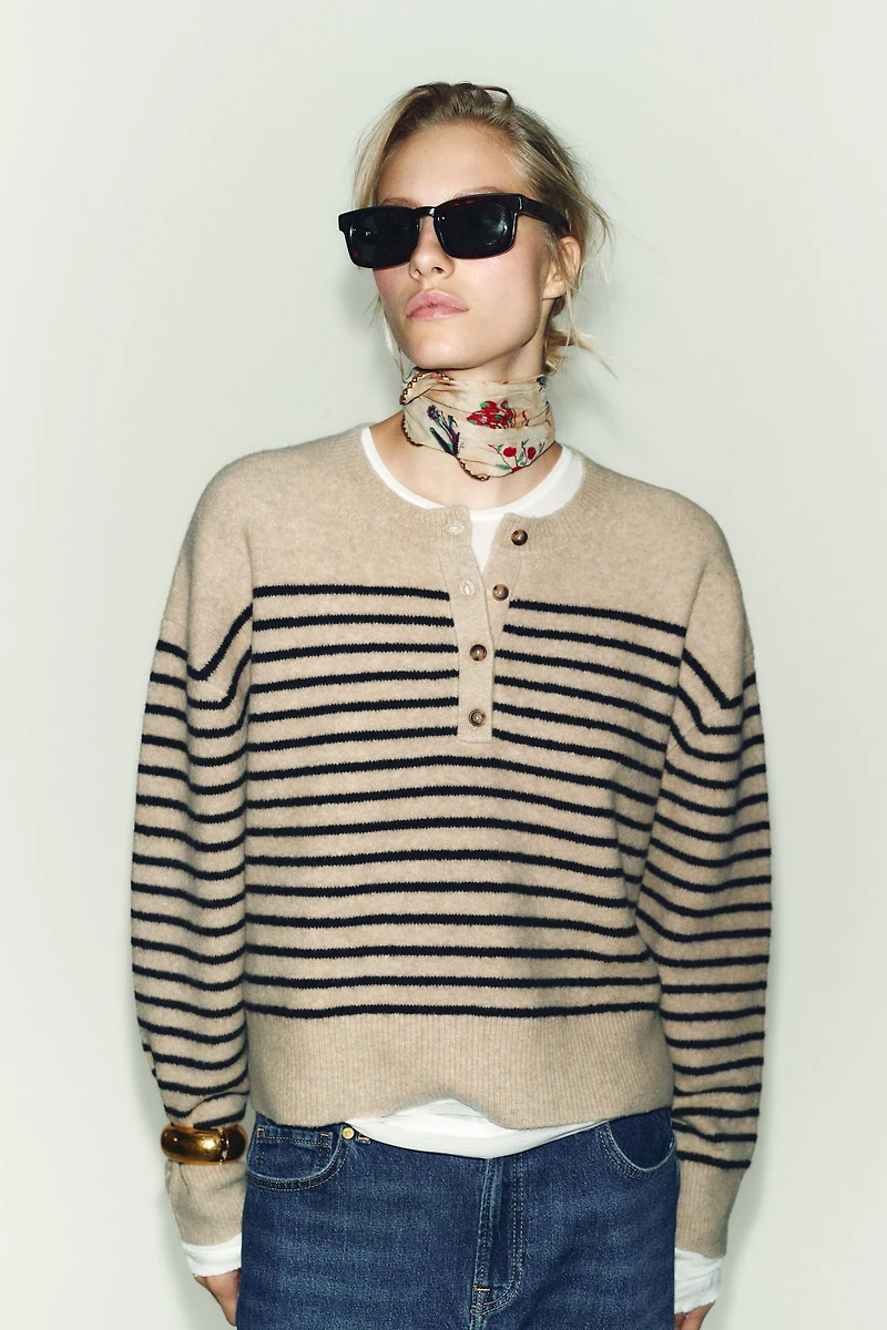 PULL EN MAILLE À RAYURES