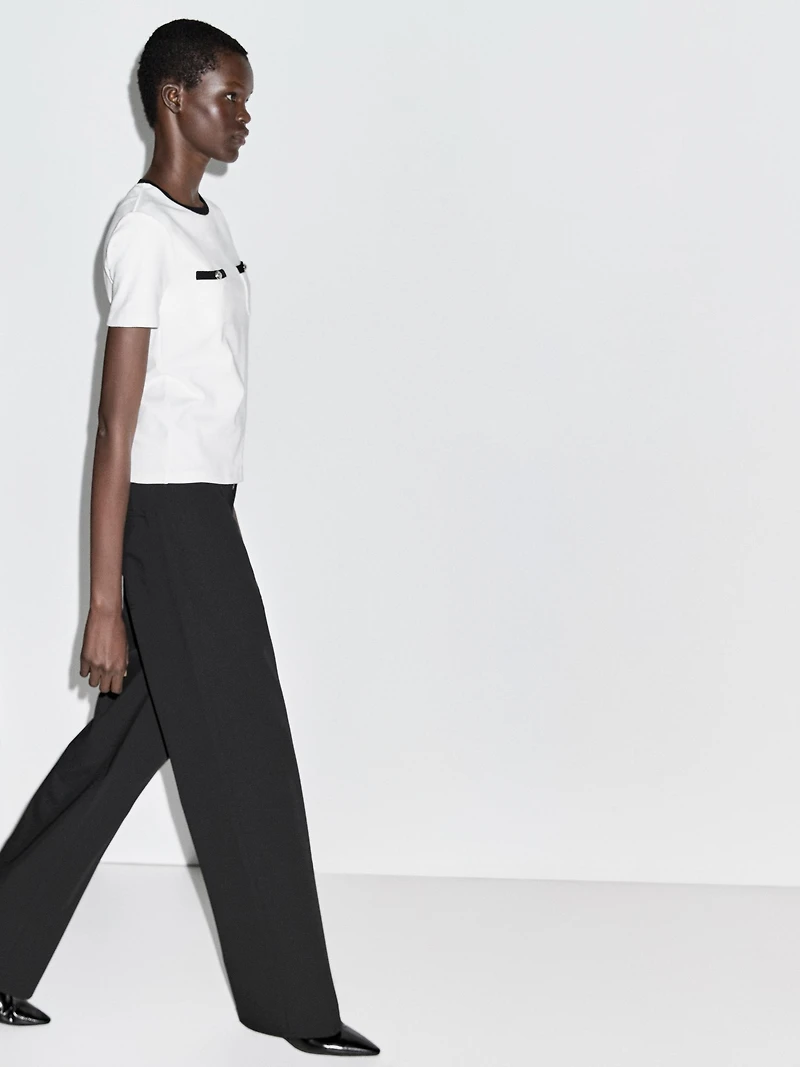 Short sleeve T-shirt with pocket details