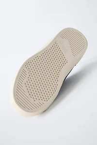 BASIC SNEAKERS