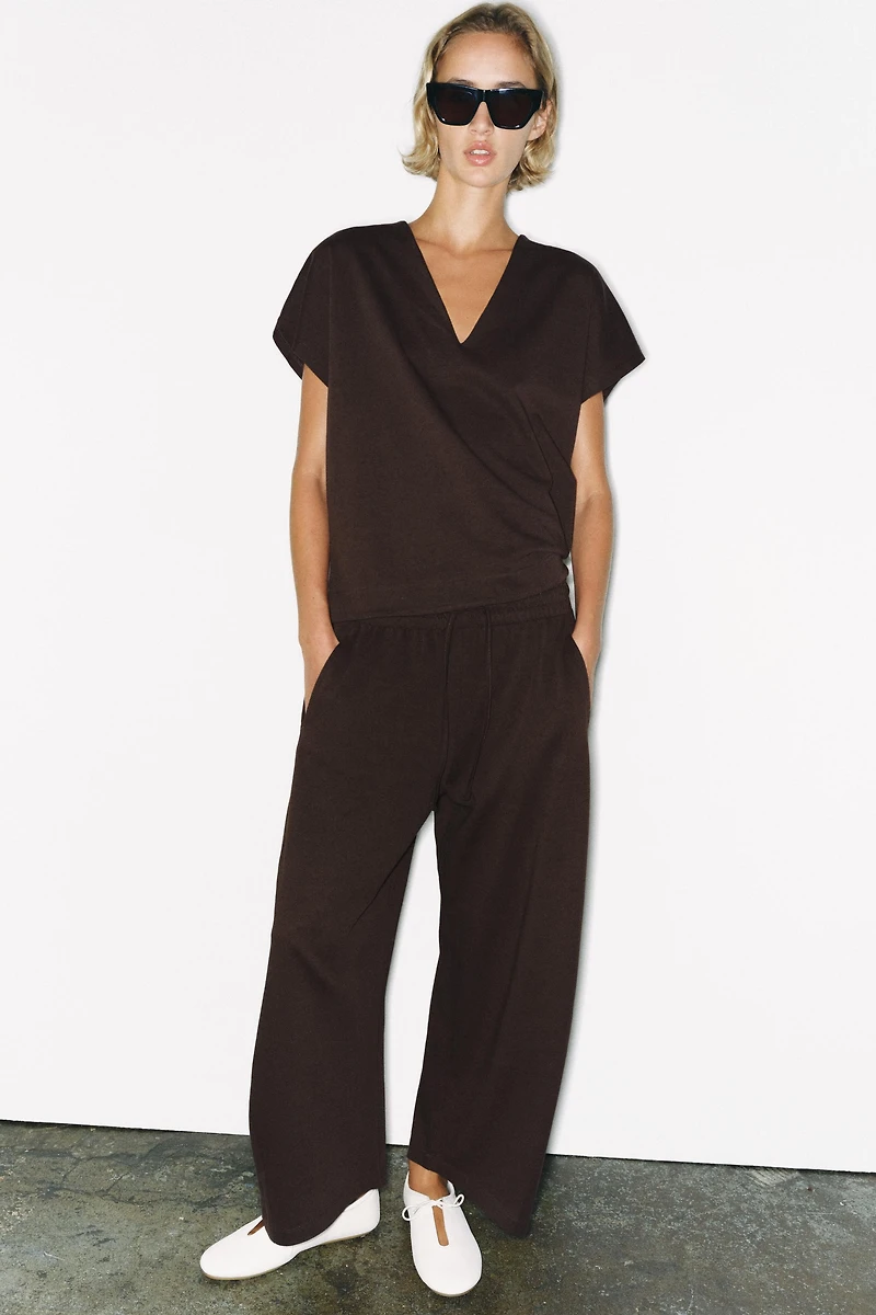 V-NECK T-SHIRT