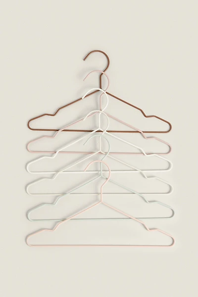 PACK OF CHILDREN’S COLORED HANGERS (PACK OF 6)