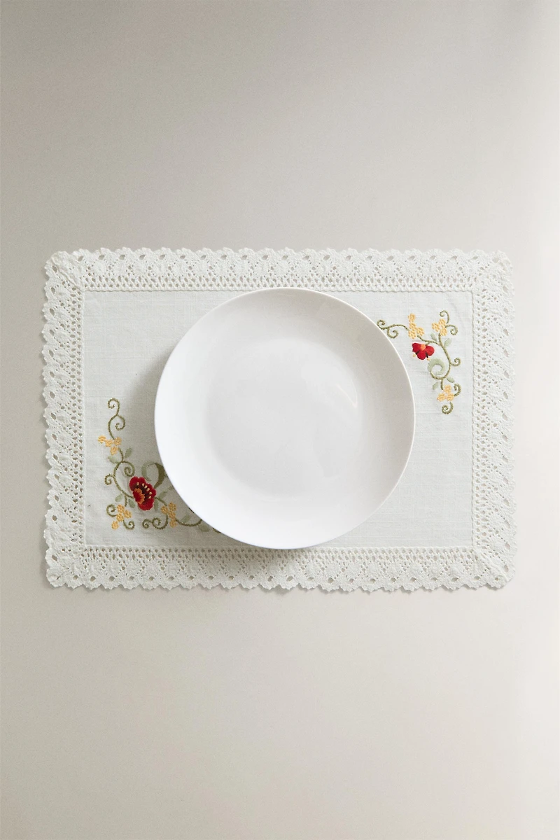 COTTON FLORAL PLACEMAT