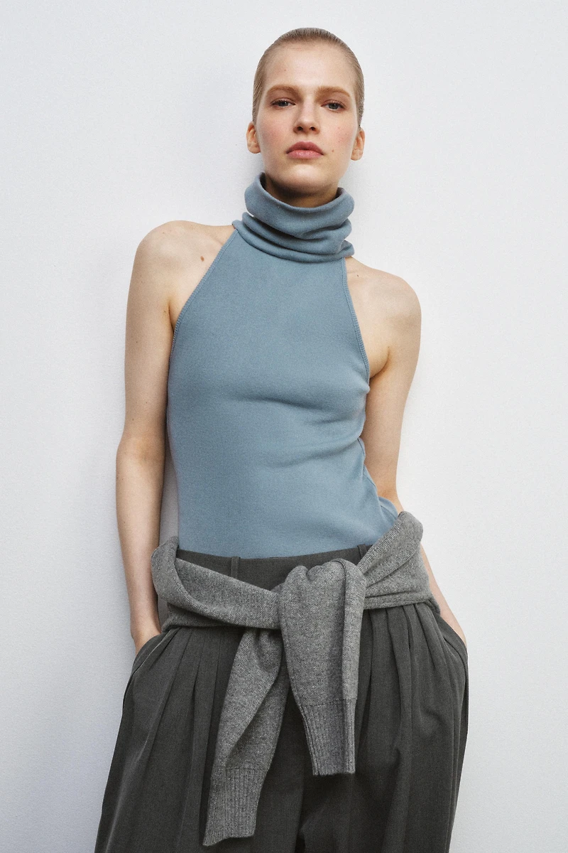 HIGH NECK SLEEVELESS TOP
