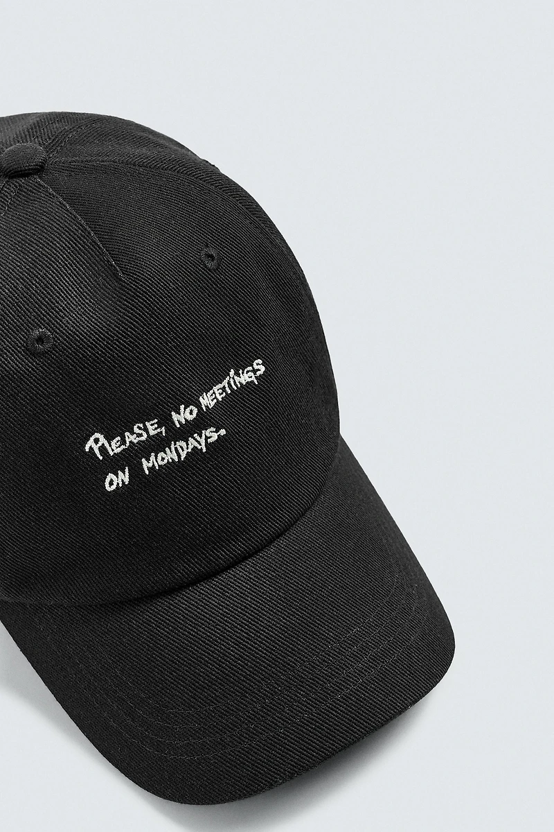 CONTRAST EMBROIDERY CAP