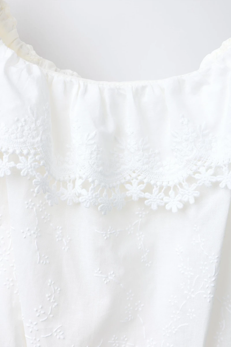 EMBROIDERED BALLOON TOP
