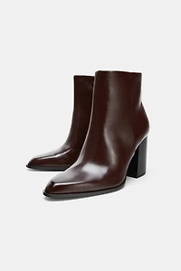 BOTTINES À TALONS LARGES