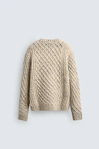 PULL EN LAINE À TORSADES ET BOUTONS