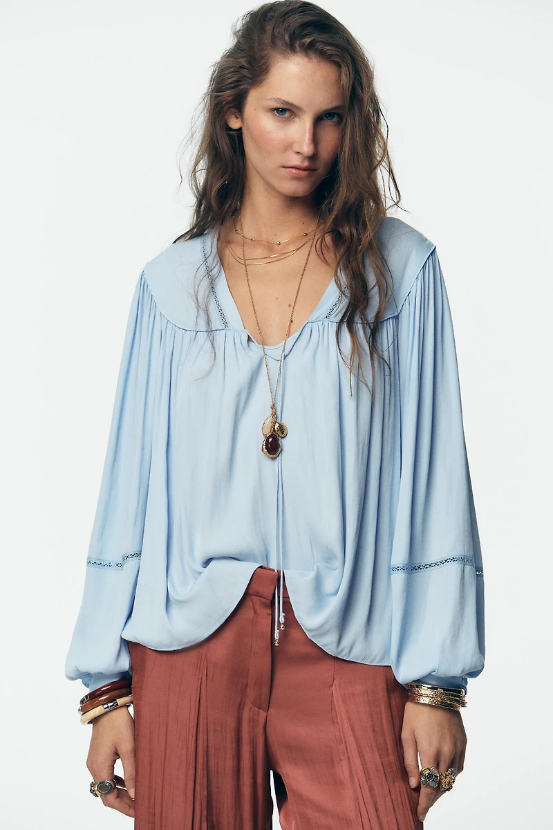 FLOWY LACE TRIM BLOUSE