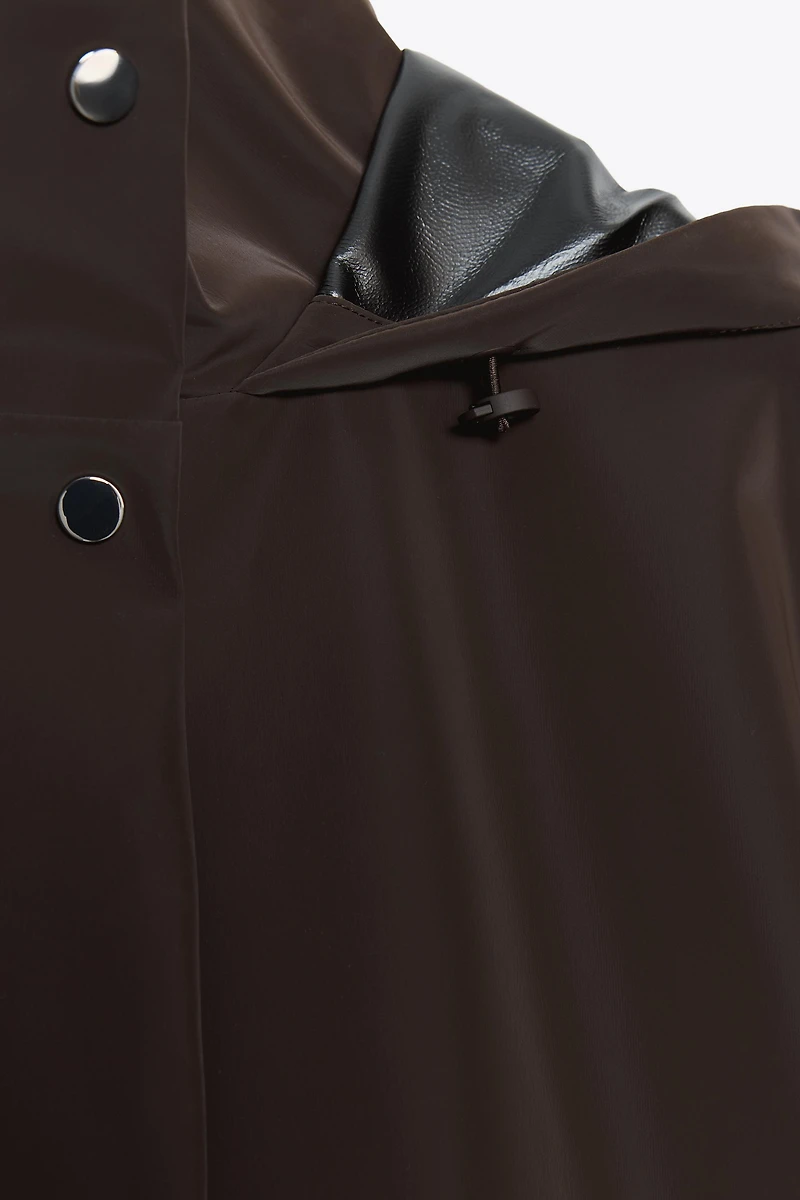 VESTE ENDUITE À CAPUCHE COUPE-VENT