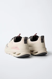 SNEAKER WITH SOLE DETAIL