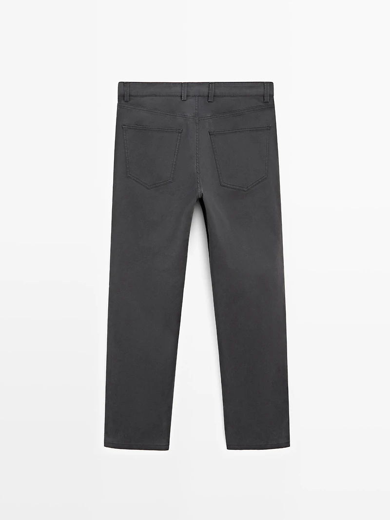 Pantalon tapered fit émerisé