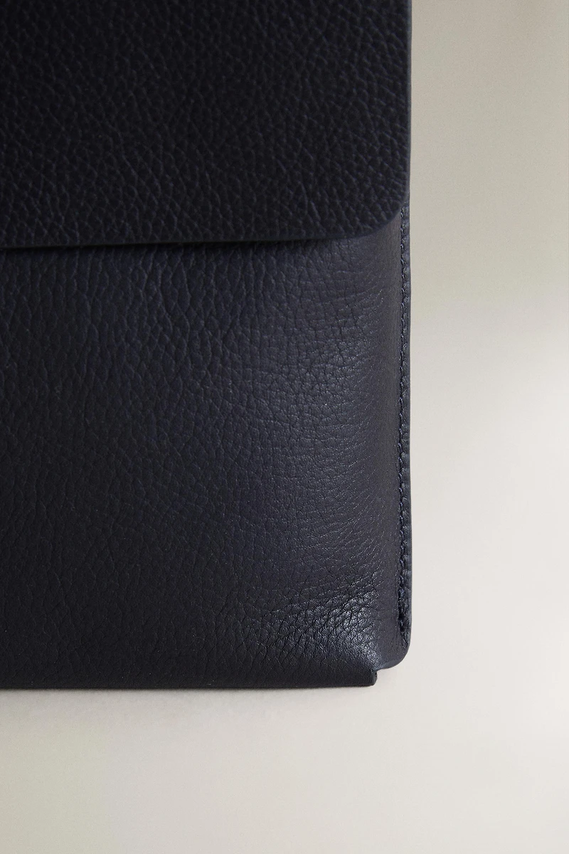 LEATHER BUTTON CASE