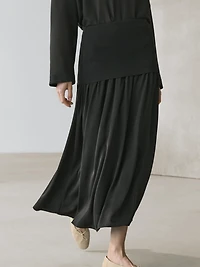 Flowing contrast midi skirt