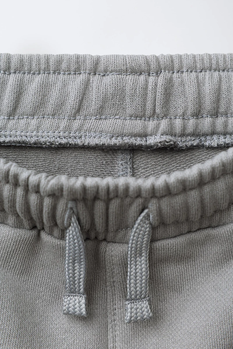VARSITY LABEL JOGGER SHORTS