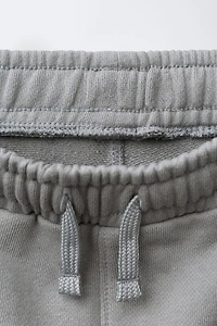 VARSITY LABEL JOGGER SHORTS