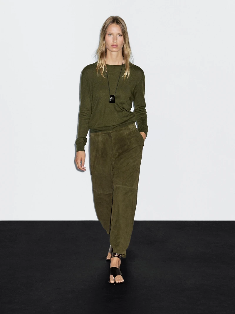 Wool blend knit sweater with crew neck