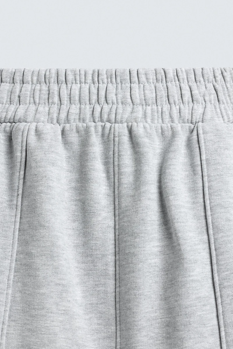 PANTALON DE JOGGING COUPE BALLON AVEC PIÈCE