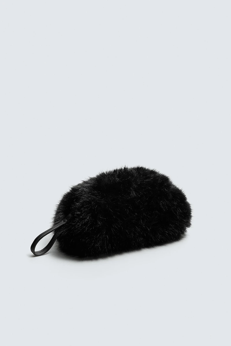 CLUTCH EFFET FOURRURE HARRY LAMBERT FOR ZARA X DISNEY