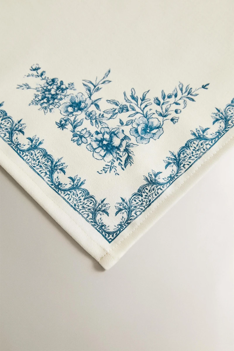 SET DE TABLE EN SATIN IMPRIMÉ