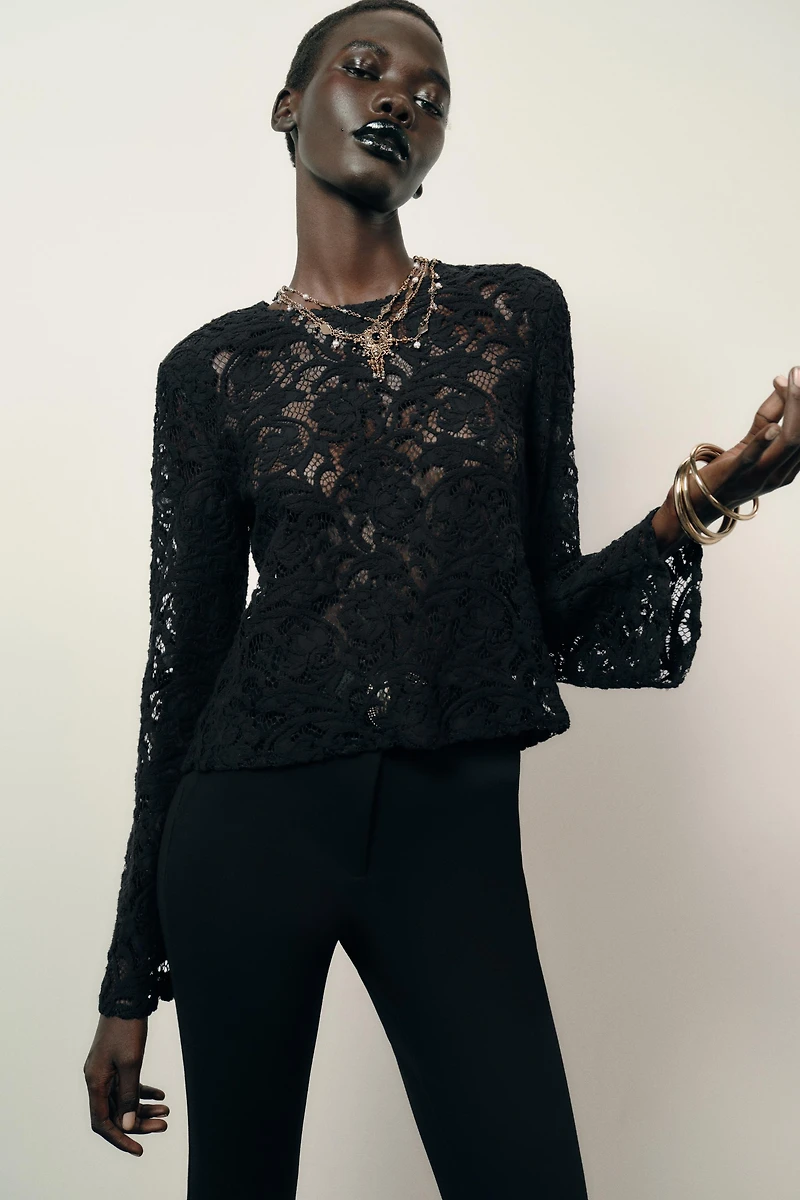 SHOULDER PAD LACE TOP